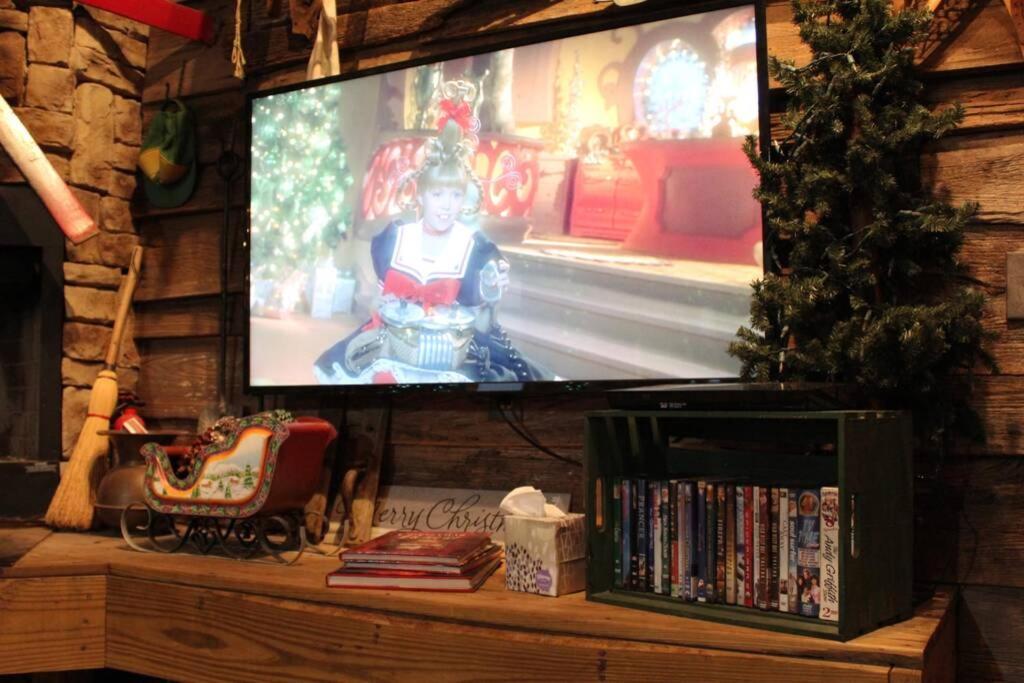 Rural Life On A Real Christmas Tree Farm! Hallmark Experience! Ozark Exterior foto