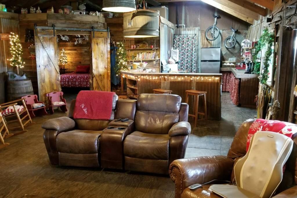 Rural Life On A Real Christmas Tree Farm! Hallmark Experience! Ozark Exterior foto